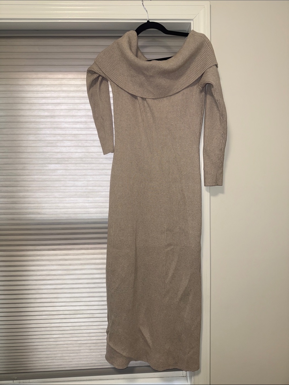 Abercrombie & Fitch Taupe Off-the-Shoulder Ribbed Maxi Sweater Dress